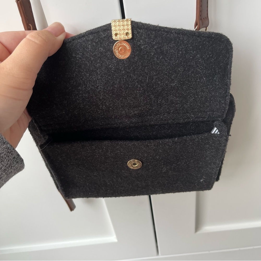 Elegant Black and Brown Crossbody Bag - Picture 5 of 7